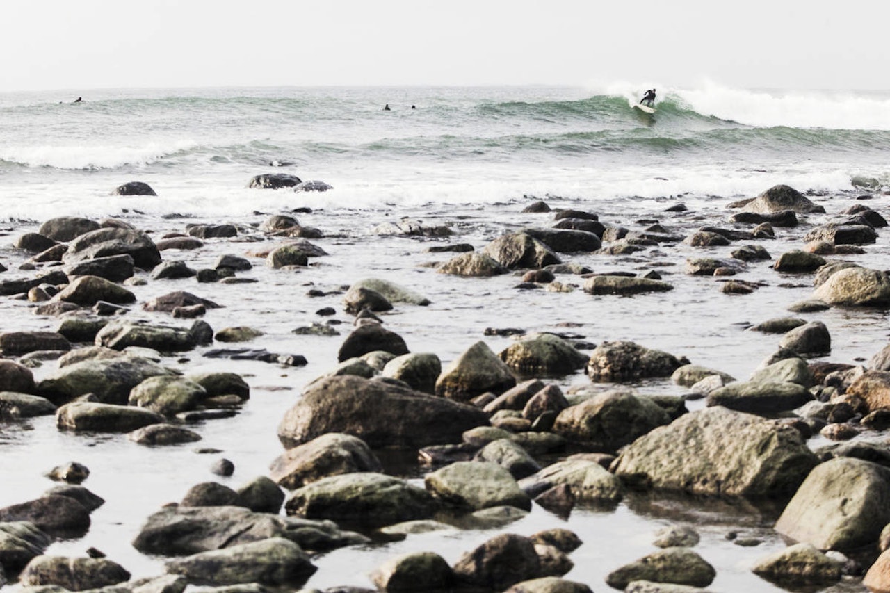 KONFLIKT: Windsurfere, grunneier og turgåere er igjen i konflikt om parkering på Saltstein. Foto: Christian Nerdrum Saltstein