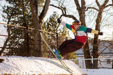 GATA ER FOR ALLE: – Jeg synes det er fett å kjøre spots jeg har sett andre kjørt tidligere og prøve å gjøre noe nytt der. Akkurat som jeg synes at det er fett at andre kjører spots jeg tidligere har kjørt. Vi graver ikke vekk kickeren etter at vi har kjørt en rail, liksom. GATA ER FOR ALLE: – Jeg synes det er fett å kjøre spots jeg har sett andre kjørt tidligere og prøve å gjøre noe nytt der. Akkurat som jeg synes at det er fett at andre kjører spots jeg tidligere har kjørt. Vi graver ikke vekk kickeren etter at vi har kjørt en rail, liksom.