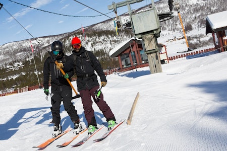 SELGES: Hallingskarvet Skisenter skal selges. Her fra da Espen Rogne og Henning Reinton besøkte skisenteret i fjor. Foto: Tore Meirik Hallingskarvet