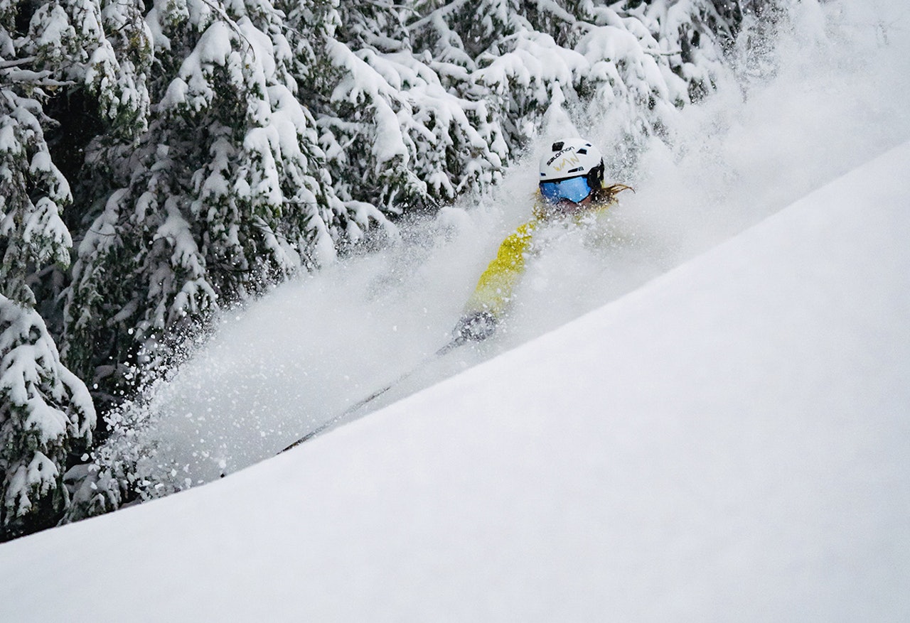 TRØNDERPOW: Heidi Pallin Aaring koser seg med ekte trøndersk skiføre i Vassfjellet i helga. Foto: Kristian Aalerud TRØNDERPOW: Heidi Pallin Aaring koser seg med ekte trøndersk skiføre i Vassfjellet i helga. Foto: Kristian Aalerud