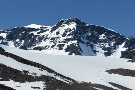 SMELTET: Sydtoppen (til venstre i bildet) er ikke lenger den høyeste toppen. Nå er det nordtoppen (til høyre) som er høyest. Foto: Wikimedia Commons