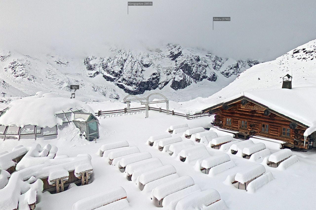 SNØRIKT: Slik så det ut mandag morgen på Sulden am Ortler. Foto: Skjermdump