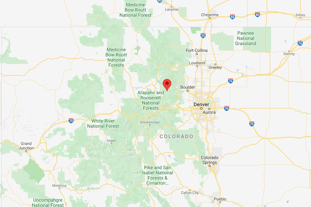 FALL: En 22 år gammel klatrer gikk fra et dramatisk fall med livet i behold. Foto: Google Maps Mount Neva