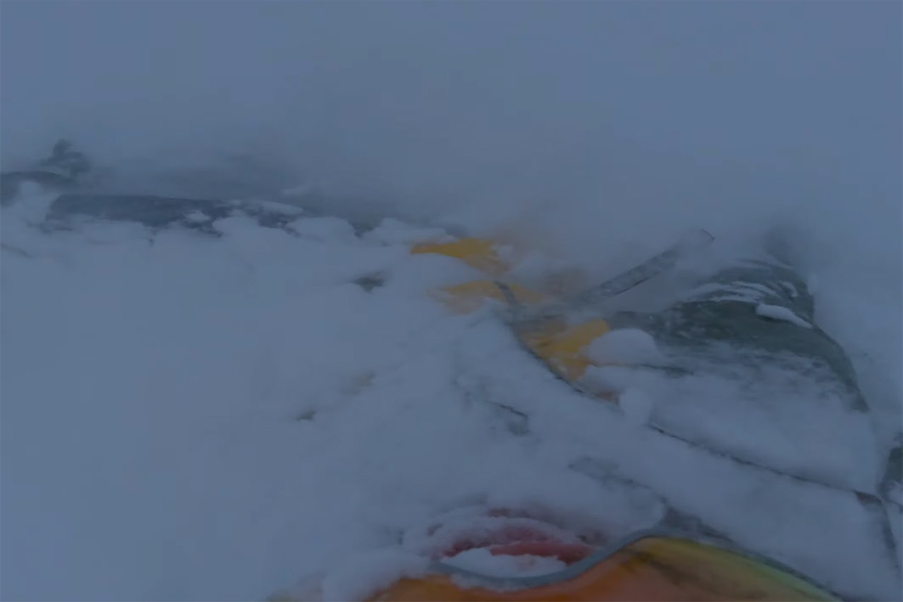 SKRED: Her er Nikolai Schirmer i snøskredet. Foto: Skjermdump Nikolai Schirmer