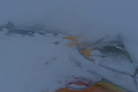 SKRED: Her er Nikolai Schirmer i snøskredet. Foto: Skjermdump Nikolai Schirmer