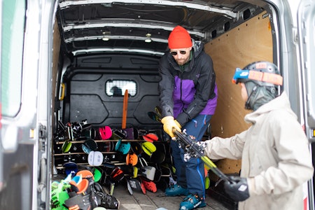 FAVORITTSKI: Henning Reinton, redaktør i Fri Flyt, sier hvilke ski han har likt best i år. Her fra årets skifest. Foto: Tore Meirik Henning Reinton skitest beste ski