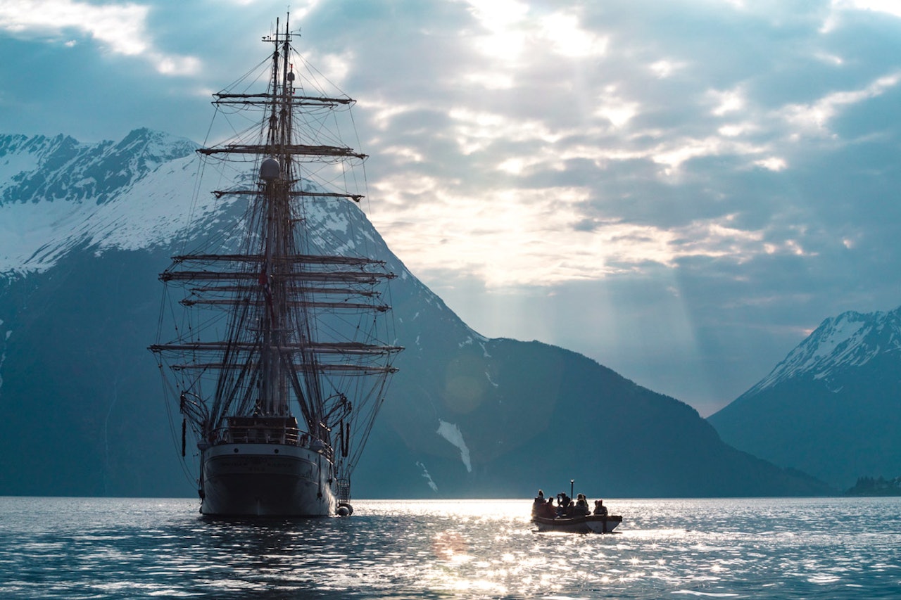 UNIK OPPLEVELSE: Med seilskuta Christian Radich som utgangspunkt får toppturen en helt ny dimensjon. Foto: Martin Olson UNIK OPPLEVELSE: Med seilskuta Christian Radich som utgangspunkt får toppturen en helt ny dimensjon. Foto: Martin Olson