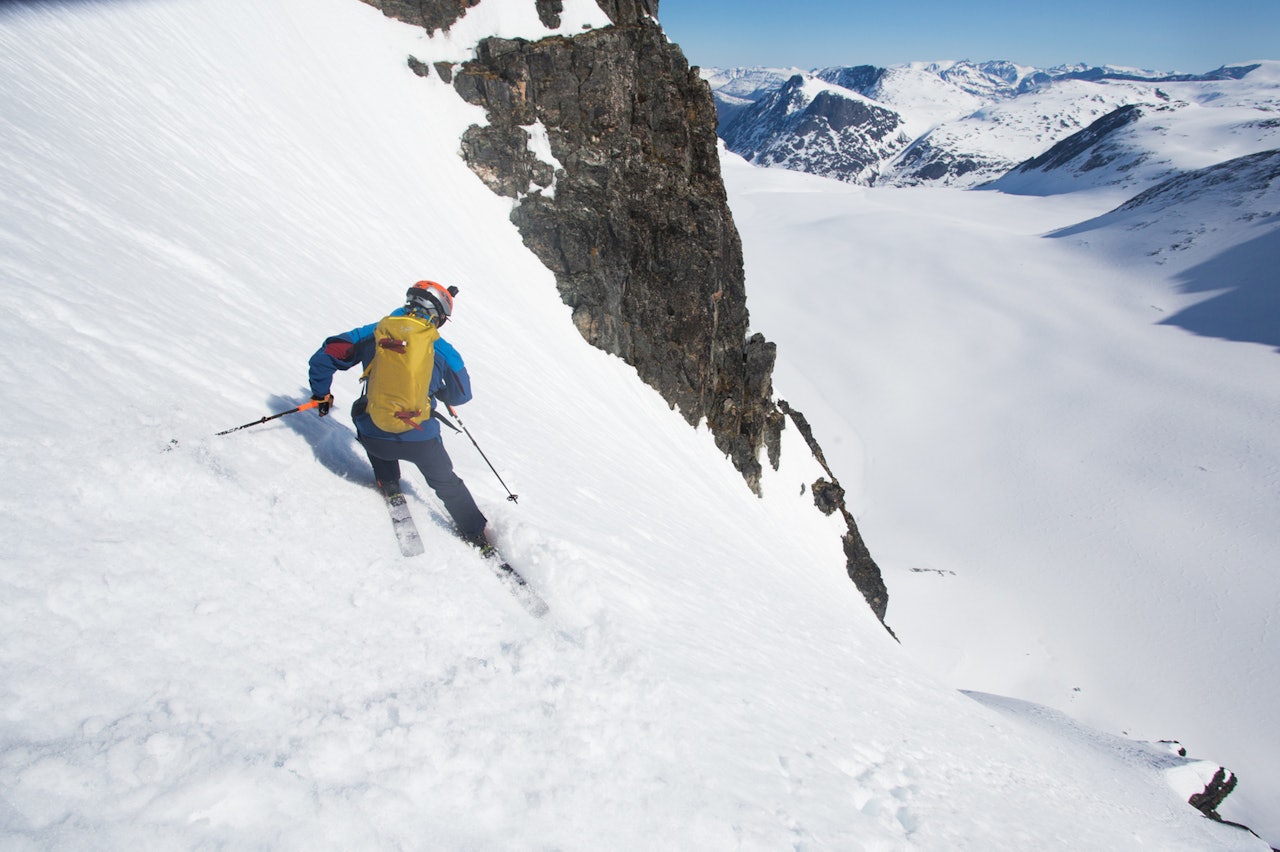 FORSØK: Trygve Sande og Tore Meirik forsøkte seg på facen i Sunndalsfjella. Foto: Tore Meirik Trygve Sande Brattkjøring i Sunndalsfjella Tore Meirik