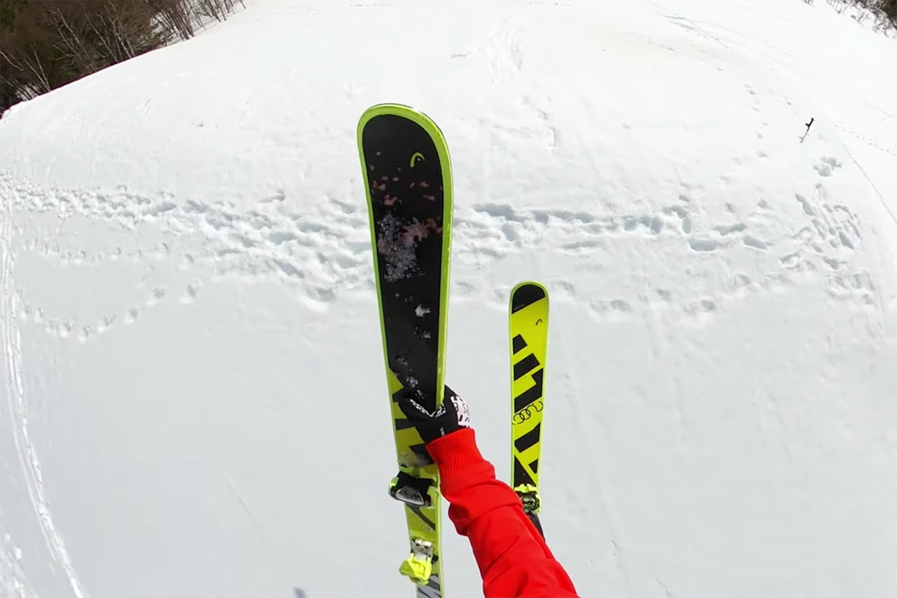 TRIKS: Se Jesper Tjäders imponerende triks. Foto: Skjermdump Jesper Tjäder