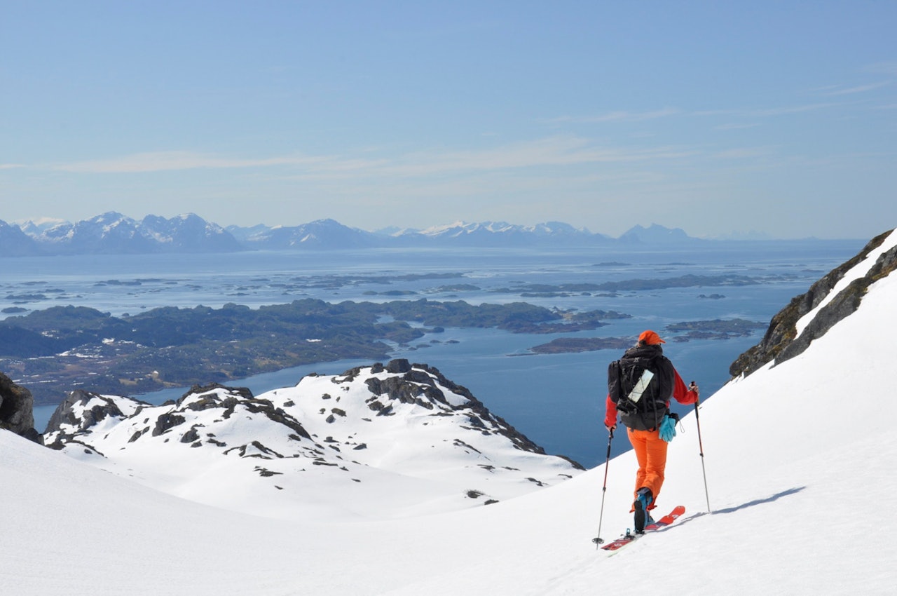 FINE FORHOLD: Sommerskisesongen i Lofoten er i gang. Slik så det ut på Hinnøya i påskehelga. Foto: Espen Nordahl Hinnøya Lofoten