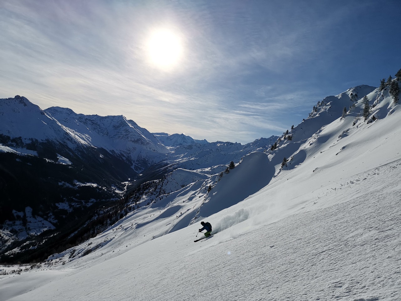 VINNERBILDE: Dette er det ene av to bilder som sikret Christian Groseth seier i Julebilde-konkurransen. Fra Verbier. Foto: Christian Groseth VINNERBILDE: Dette er det ene av to bilder som sikret Christian Groseth seier i Julebilde-konkurransen. Fra Verbier. Foto: Christian Groseth
