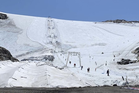 FOLGEFONNA SKISENTER: Varme somre tærer på breen. Foto: Michael Iversen FOLGEFONNA SKISENTER: Varme somre tærer på breen. Foto: Michael Iversen