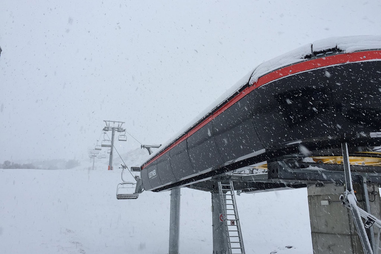 SNØEN LAVER: Det snør tett i Røldal, og skianlegget har mer i vente. Foto: Røldal Skisenter
