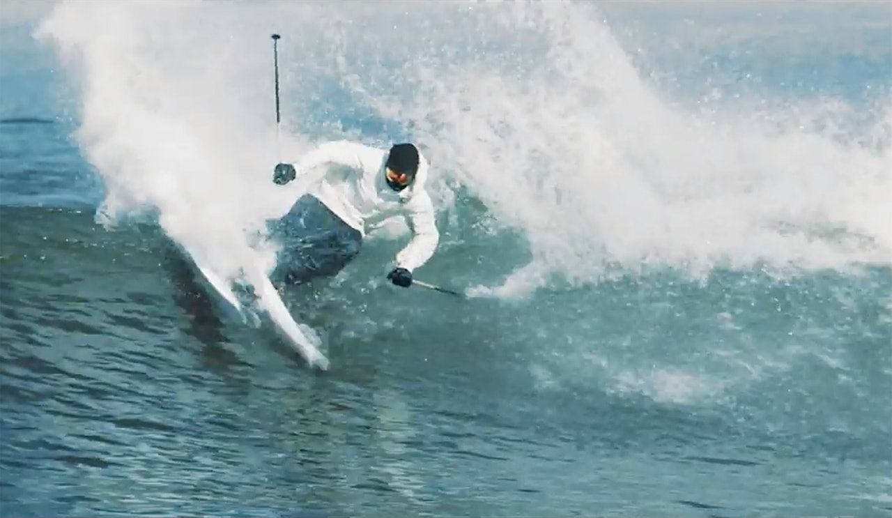 SOMMERSKI: Candide Thovex kjører ski på surfebølger som om bølgene var perfekt sommersløsj. SOMMERSKI: Candide Thovex kjører ski på surfebølger som om bølgene var perfekt sommersløsj.