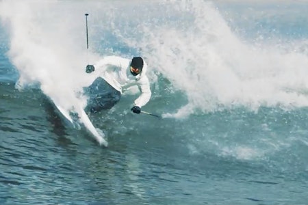 SOMMERSKI: Candide Thovex kjører ski på surfebølger som om bølgene var perfekt sommersløsj.