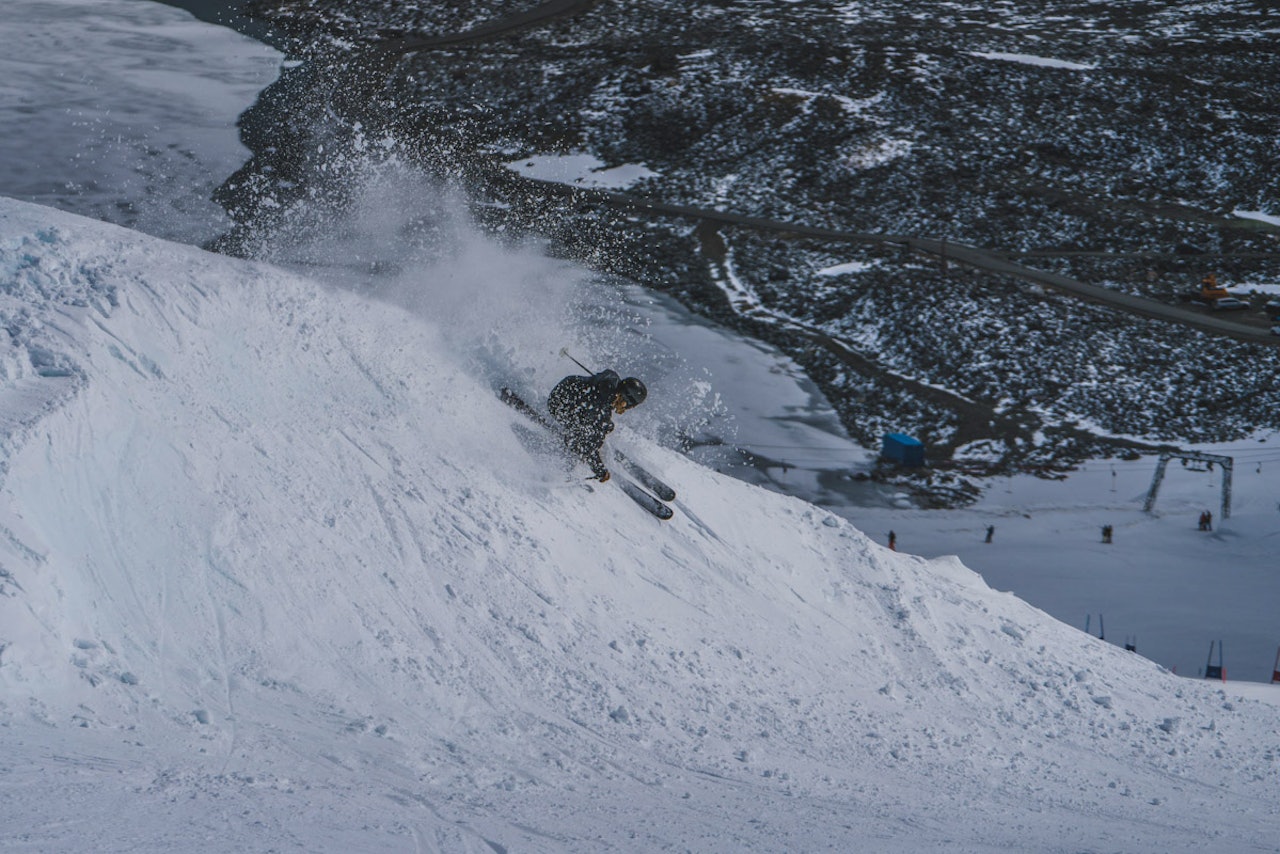 NYTER VÆRET: Sommerværet har kommet til Galdhøpiggen. Foto: Bård Basberg NYTER VÆRET: Sommerværet har kommet til Galdhøpiggen. Foto: Bård Basberg