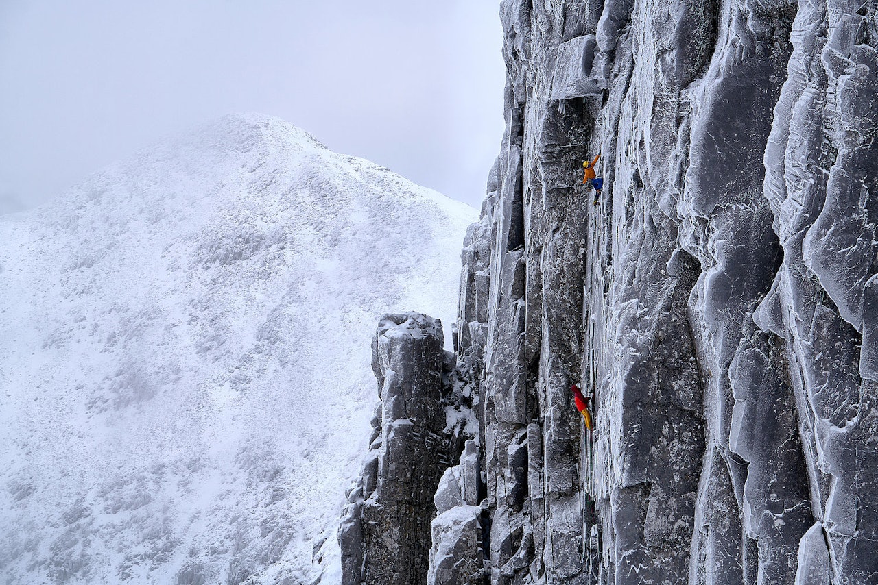 Fem finalister, deriblant fotografen bak dette bildet, er allerede klare. Du har frem til 31. juli til å sikre deg din plass blant årets vinnere. Foto: © Hamish Frost / Red Bull Illume