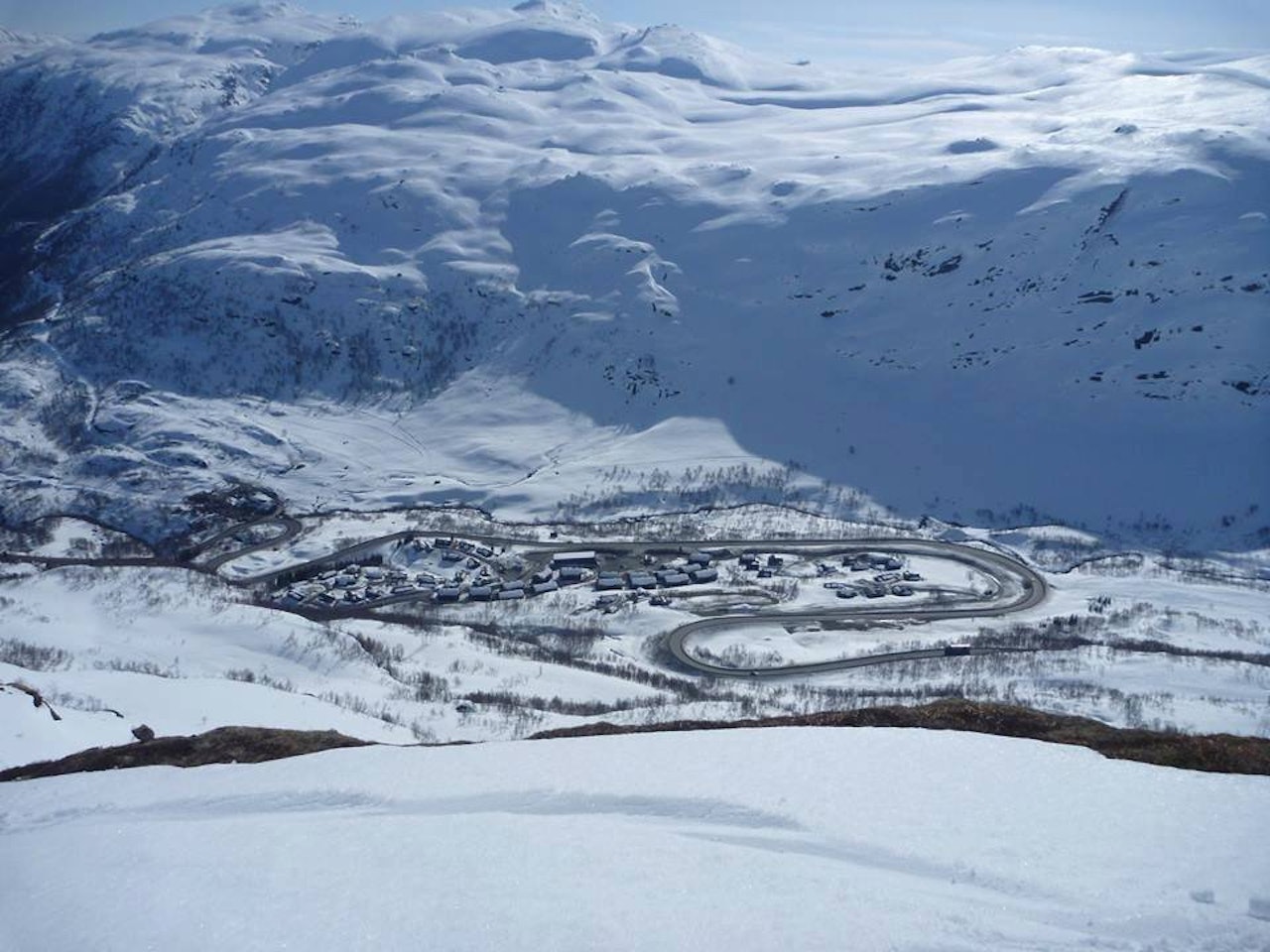 ÅSTED: Saudasvingen i Røldal er stedet hvor landets råeste frikjøringsgamlis skal kåres førstkommende helg. ÅSTED: Saudasvingen i Røldal er stedet hvor landets råeste frikjøringsgamlis skal kåres førstkommende helg.