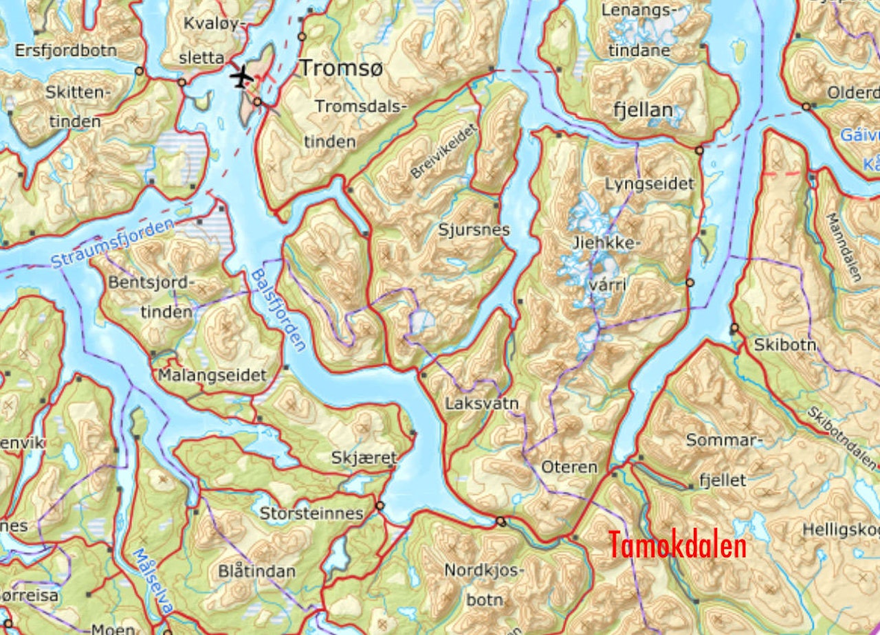 FIRE SAVNET PÅ BLÅBÆRFJELLET: Torsdag morgen er fortsatt fire personer savnet etter snøskred på Blåbærfjellet i Tamokdalen i Troms, sørøst for Tromsø.