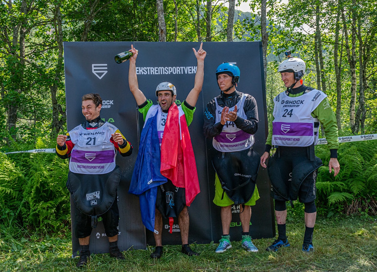 EUROPAMEISTER: Nicolas (FRA) jubler over tiårets mest fortente EM-siger. Andi (AUT), Jamie og Jonas (FRA) ser også ut til å klare seg. Foto: Olav Aga EUROPAMEISTER: Nicolas (FRA) jubler over tiårets mest fortente EM-siger. Andi (AUT), Jamie og Jonas (FRA) ser også ut til å klare seg. Foto: Olav Aga