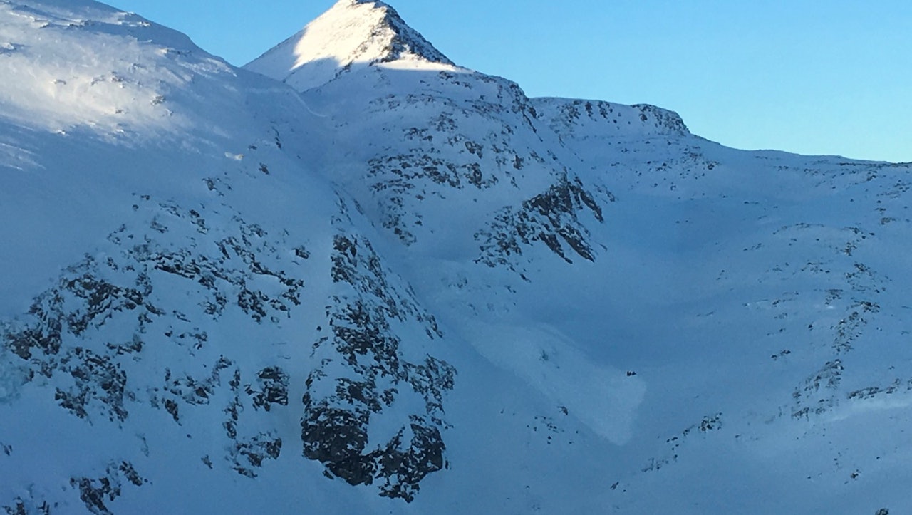SKREDET: På fjellet Vannaksla på vannøya i Troms. Foto: UNN SKREDET: På fjellet Vannaksla på vannøya i Troms. Foto: UNN