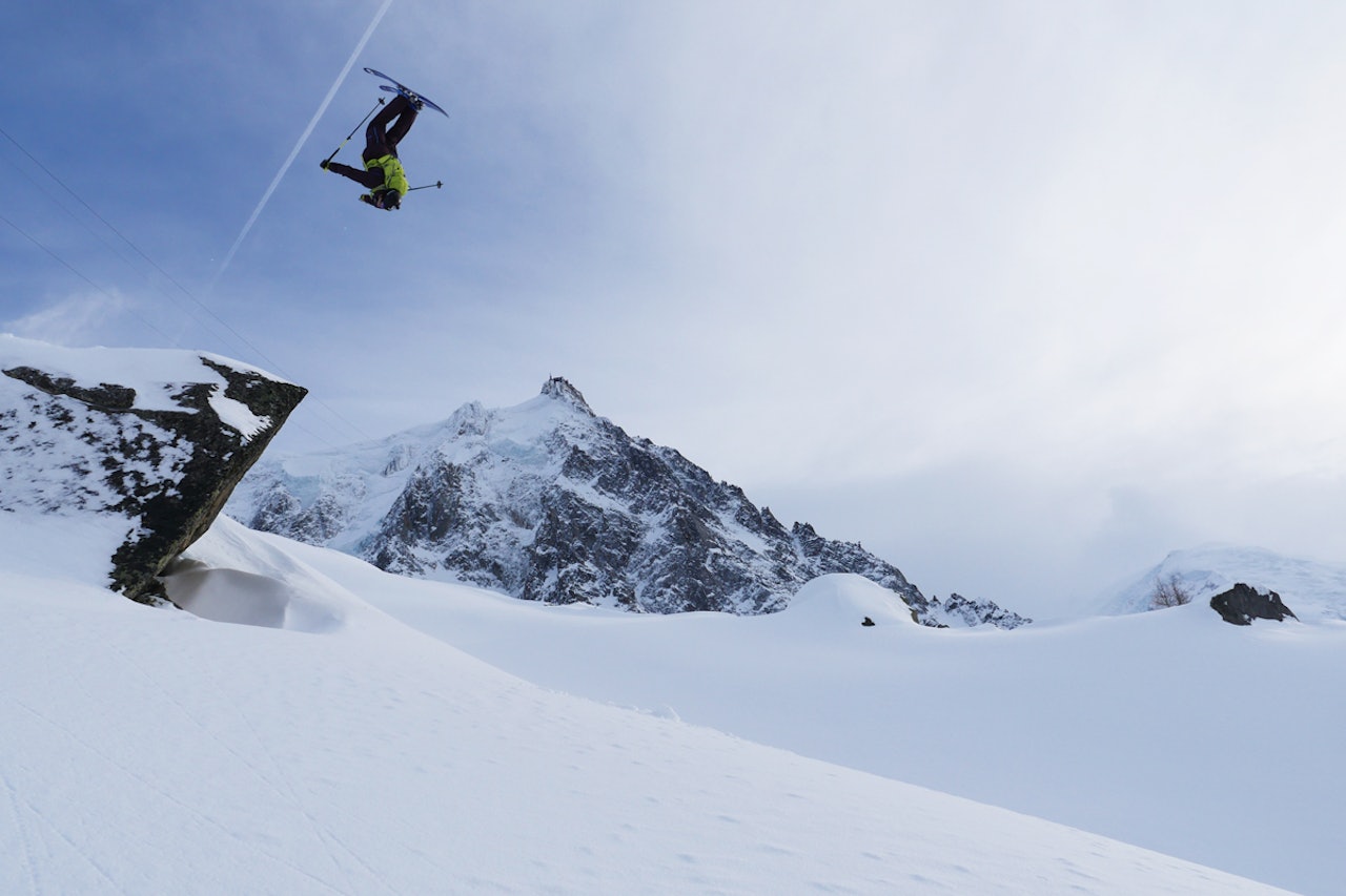RETT PLASS TIL RETT TID: Robert Aaring sender en backflip under Aiguille du Midi i Chamonix. Se den utrolige filmen hans fra to turer i den franske skimetropolen! RETT PLASS TIL RETT TID: Robert Aaring sender en backflip under Aiguille du Midi i Chamonix. Se den utrolige filmen hans fra to turer i den franske skimetropolen!