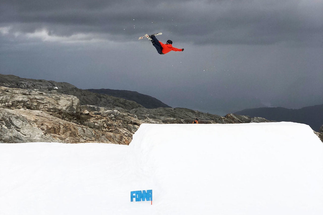 SOMMERPARK: Sommerskisenteret på Folgefonna har terrengparken på g. Foto: Knut Fineid SOMMERPARK: Sommerskisenteret på Folgefonna har terrengparken på g. Foto: Knut Fineid