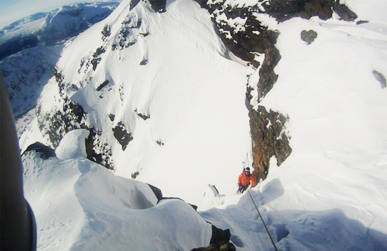 BRATTKJØRING PÅ NORSK: Per Ola Seim på vei inn i renna på Nibbi. BRATTKJØRING PÅ NORSK: Per Ola Seim på vei inn i renna på Nibbi.