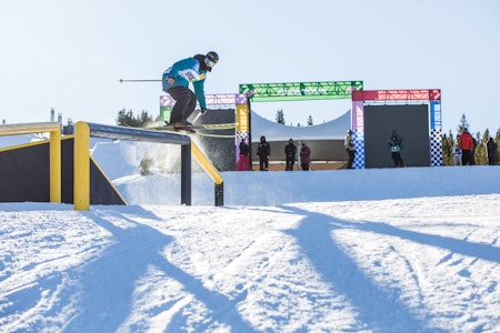 SPEKTAKULÆR COURSE: Joss Christensen på de første railsa i slopestylecoursen i Breckenridge. Foto: Dew Tour SPEKTAKULÆR COURSE: Joss Christensen på de første railsa i slopestylecoursen i Breckenridge. Foto: Dew Tour