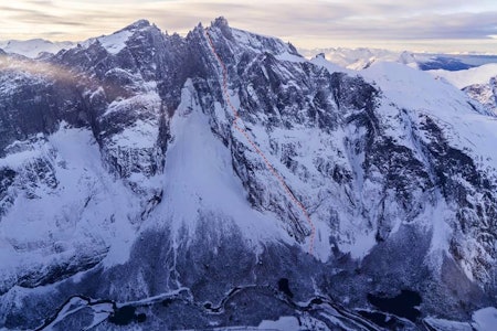 LINJA: Fiva-ruta går til høyre for selve Trollveggen. Her er linja til Jornet. Foto: Fra Jornets facebook LINJA: Fiva-ruta går til høyre for selve Trollveggen. Her er linja til Jornet. Foto: Fra Jornets facebook