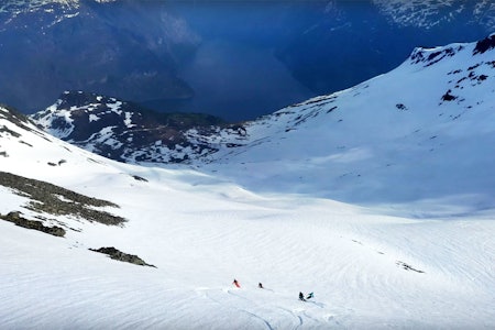 PÅ TUR: Hedvig Wessel på skitur hjemme i Norge sammen et knippe av planetens beste frikjørere.