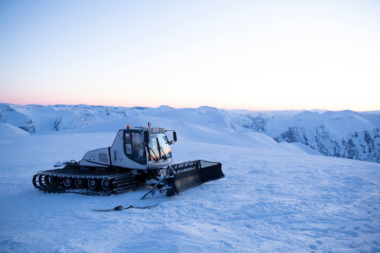 STARTER NÅ: Fredag og lørdag blir det catskiing på Stryn sommerskisenter – samtidig som Strynefestivalen braker løs! Foto: Anki Grøthe STARTER NÅ: Fredag og lørdag blir det catskiing på Stryn sommerskisenter – samtidig som Strynefestivalen braker løs! Foto: Anki Grøthe