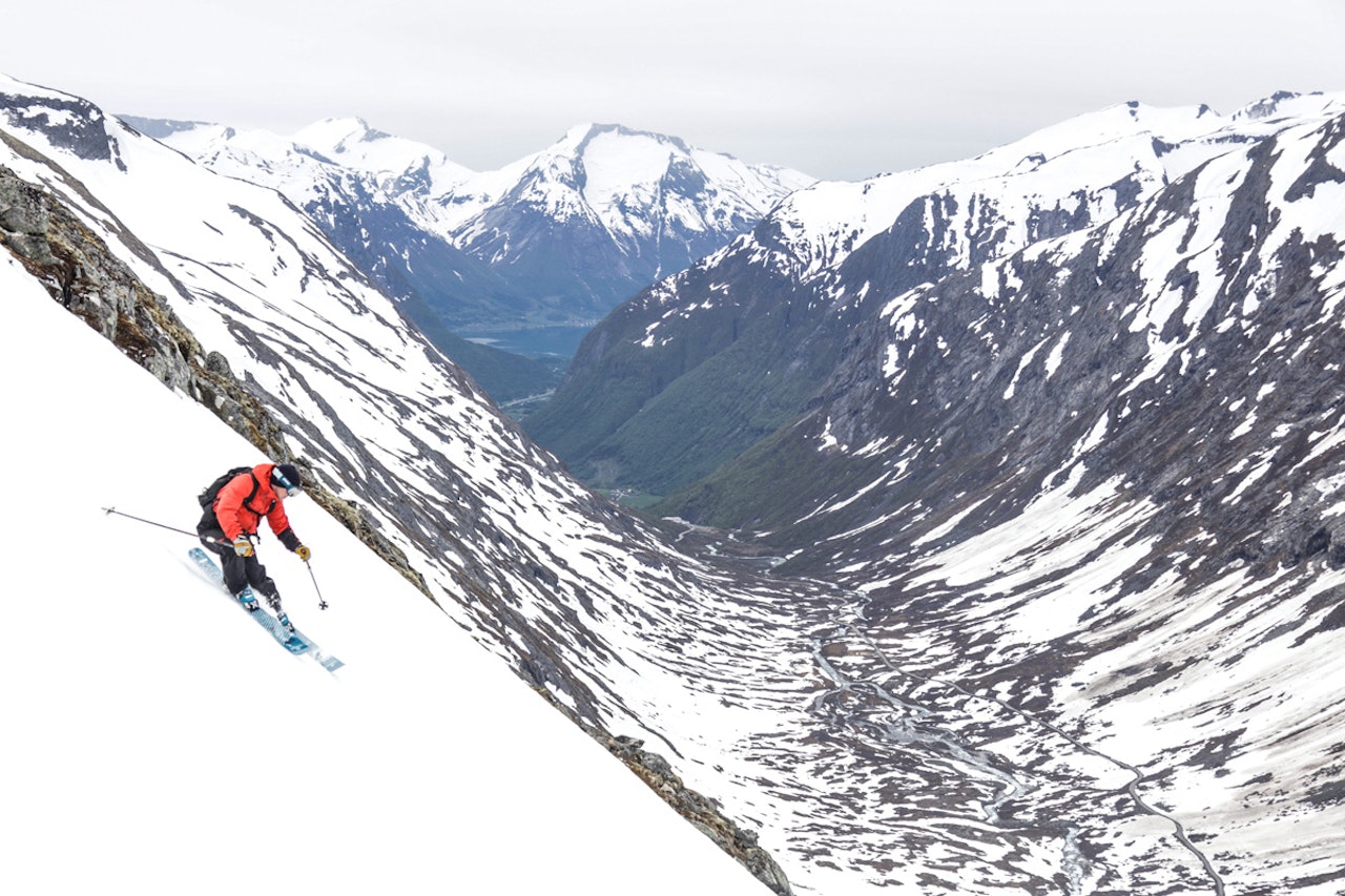 TOPP SKIFØRE: Lite å utsette på forholdene på Stryn – dette er Fred Syversen i aksjon i helgen. Foto: Arthur Ghilini 