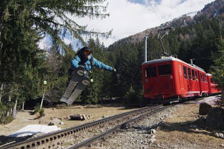 VÅRTUR: Sam Favret utnytter sesongslutten til en egen vri på Vallée Blanche. VÅRTUR: Sam Favret utnytter sesongslutten til en egen vri på Vallée Blanche.