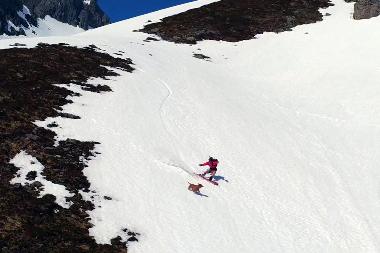 FLOTT KJØRING: Gutta fikk god kjøring ned Grøtdalstindane. Foto: Skjermdump FLOTT KJØRING: Gutta fikk god kjøring ned Grøtdalstindane. Foto: Skjermdump