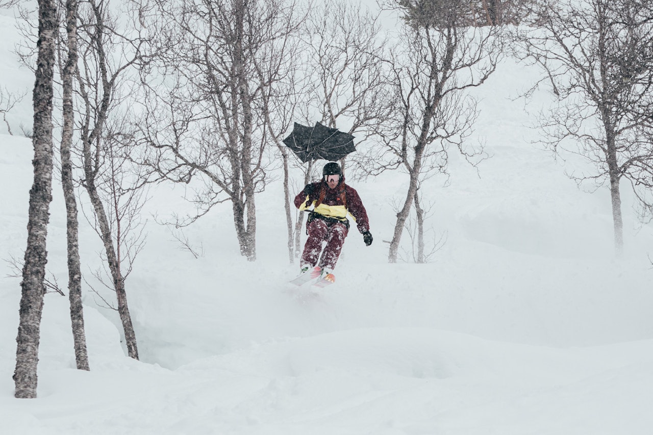 SKIGLEDE: Dette er foreløpig konkurransens eneste bidrag som inkluderer paraply. Bildet er fra Strandafjellet i februar. Foto: Håvard Dalen. SKIGLEDE: Dette er foreløpig konkurransens eneste bidrag som inkluderer paraply. Bildet er fra Strandafjellet i februar. Foto: Håvard Dalen.