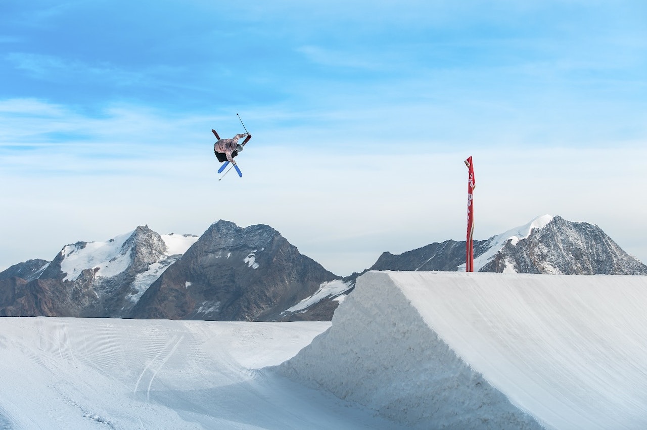 GLEDER SEG: Ferdinand Dahl gleder seg til å gå løs på tidenes råeste slopestylecourse. Bilde: Luke Ocho Allen