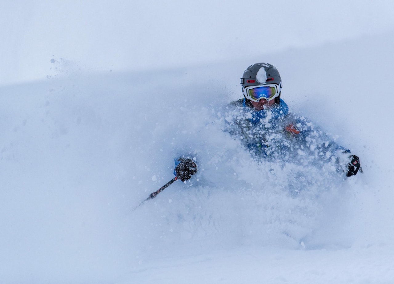 PUDDERALARM: Mats Are Nyland er mannen på dette bildet -,og han avslører ikke særlig nøyaktig hvor det er, ut over at det er på Sunnmøre. Foto: Martin Kristoffersen PUDDERALARM: Mats Are Nyland er mannen på dette bildet -,og han avslører ikke særlig nøyaktig hvor det er, ut over at det er på Sunnmøre. Foto: Martin Kristoffersen
