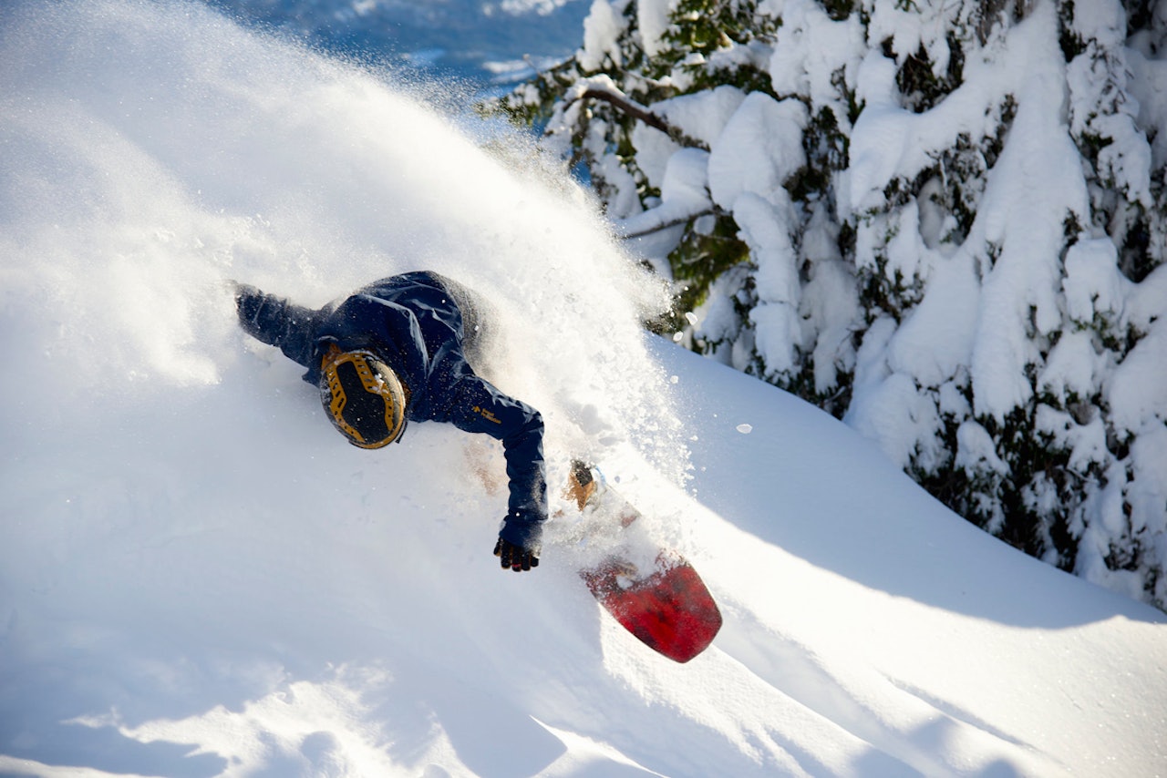 VINNER: Ett av tre bilder som vant helgens konkurranse. Einar Raa Nilsen på snowboard i Voss. Foto: Erik Østlie