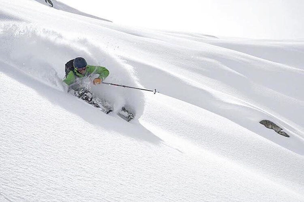 MAKELØSE FORHOLD: Dette er fra onsdag denne uka – i Romsdalen. Ole Martin Storlien finner perfekt pudder. Foto: Martin Andersen MAKELØSE FORHOLD: Dette er fra onsdag denne uka – i Romsdalen. Ole Martin Storlien finner perfekt pudder. Foto: Martin Andersen