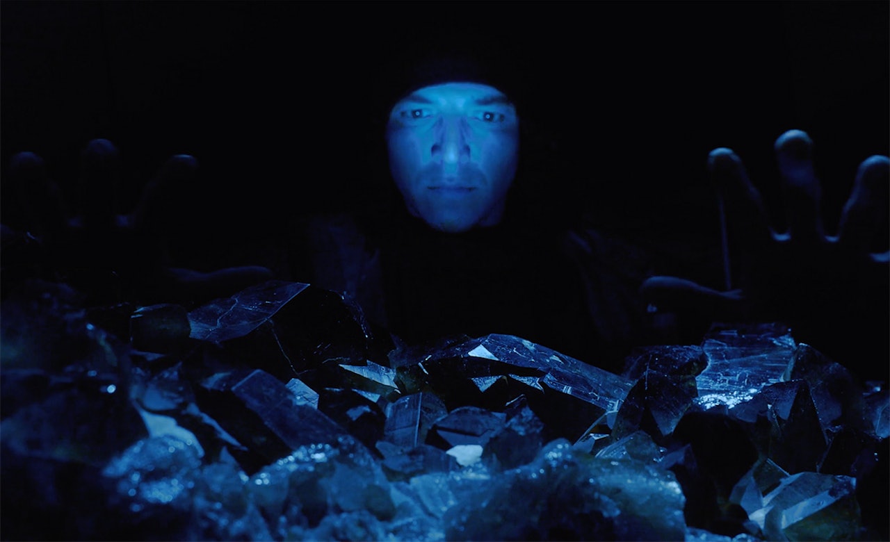 LOKAL: Ingen kjører Chamonix´ sjukeste linjer så fort som Tof Henry. Nå kommer filmen om råskallen fra brattskikjøringas hovedstad. LOKAL: Ingen kjører Chamonix´ sjukeste linjer så fort som Tof Henry. Nå kommer filmen om råskallen fra brattskikjøringas hovedstad.