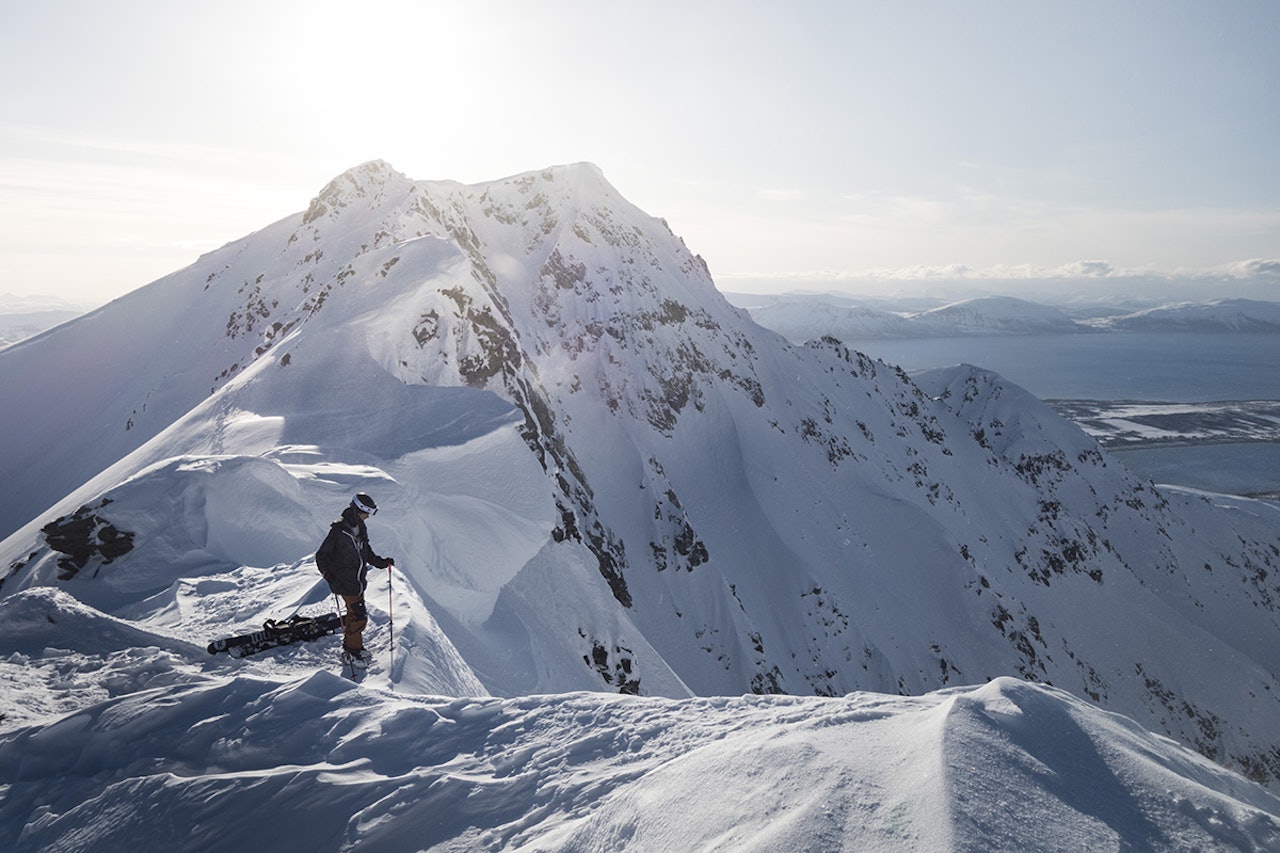 KNALLFORHOLD: Nikolai Schirmer melder om drømmeforhold i nord. Her er Jacob Wester i Sør-Lenangen. Foto: Nikolai Schirmer KNALLFORHOLD: Nikolai Schirmer melder om drømmeforhold i nord. Her er Jacob Wester i Sør-Lenangen. Foto: Nikolai Schirmer