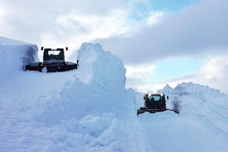 MYE SNØ: Det har snødd godt på Folgefonna. Nå er de klare for åpning. Foto: Visitfonna