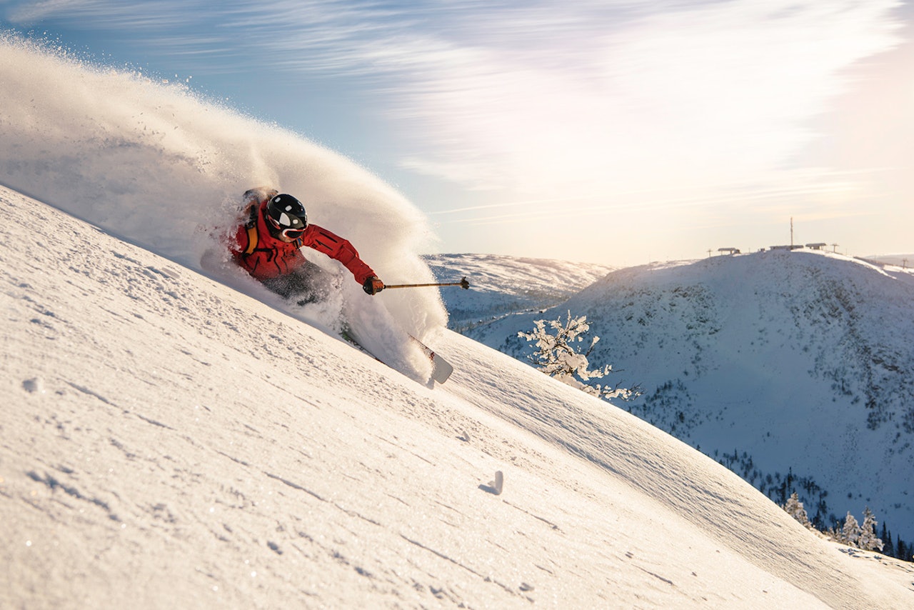 ÅRETS FØRSTE OG FINESTE: Max Ahlberg kjører fersk snø i Vemdalen – på det fotografen mener er den fineste snøen noensinne i Sverige. Foto: Rikard Landrin ÅRETS FØRSTE OG FINESTE: Max Ahlberg kjører fersk snø i Vemdalen – på det fotografen mener er den fineste snøen noensinne i Sverige. Foto: Rikard Landrin