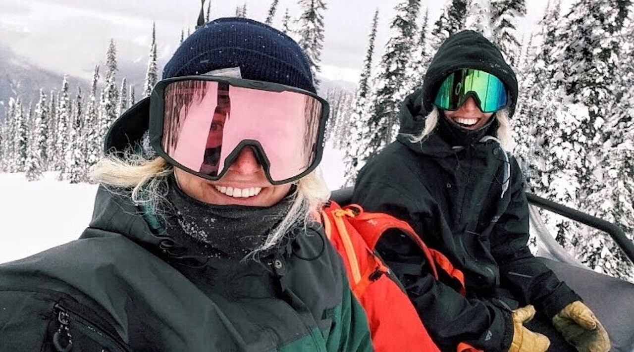 DRAR PÅ: Tonje Kvivik (til venstre) er en av tre kjørere i gjengen The Blondes - og hun kjører bedre enn de aller fleste. DRAR PÅ: Tonje Kvivik (til venstre) er en av tre kjørere i gjengen The Blondes - og hun kjører bedre enn de aller fleste.