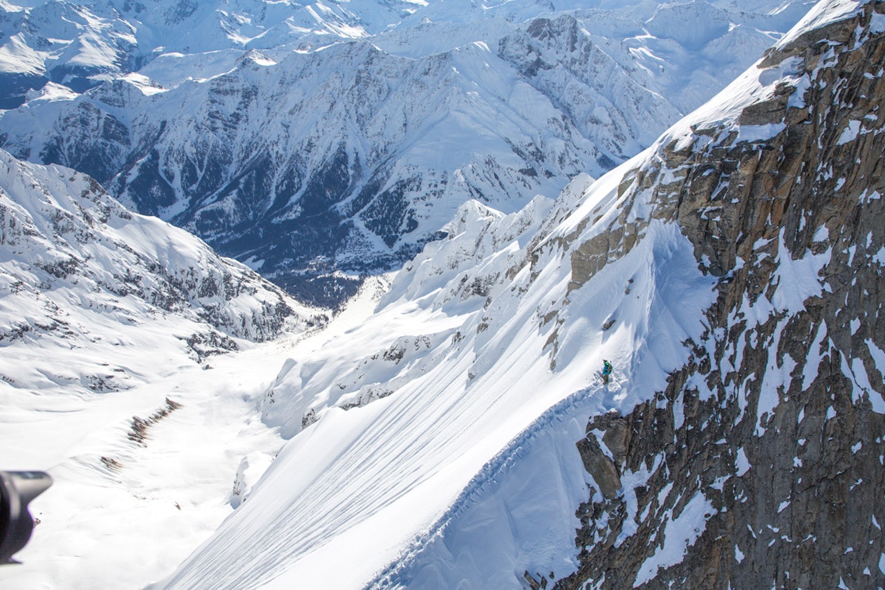 FILMSTJERNE: Svenske Wille Lindberg har en viktig rolle i filmen som har norgespremiere 28. november. Her er Wille klar for voldsomme Aiguille d´Amone i Chamonix. Foto: Soren Rickards FILMSTJERNE: Svenske Wille Lindberg har en viktig rolle i filmen som har norgespremiere 28. november. Her er Wille klar for voldsomme Aiguille d´Amone i Chamonix. Foto: Soren Rickards