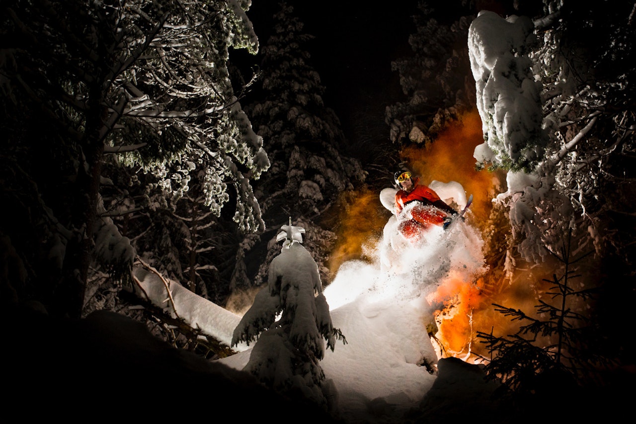 Et veltet tre gjorde terrenget til en lekegrind for Henning Hovland og kompisen. Foto: Henning Hovland Et veltet tre gjorde terrenget til en lekegrind for Henning Hovland og kompisen. Foto: Henning Hovland