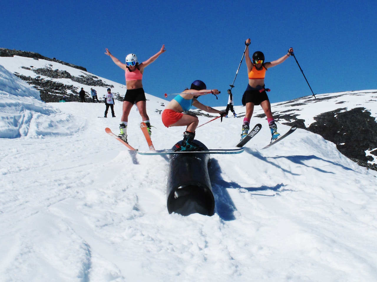 INVITERER JENTENE: Nina Rusten & kompani inviterer til KombiCamp for jenter på Stryn sommerskisenter i pinsen. Foto: Caroline Onarheim INVITERER JENTENE: Nina Rusten & kompani inviterer til KombiCamp for jenter på Stryn sommerskisenter i pinsen. Foto: Caroline Onarheim