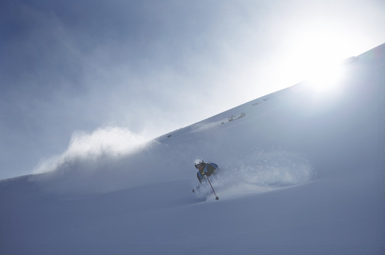 UNNA VEI: Selv om frikjøringsskiene fikk mye løypetrening fikk de også pløyd perfekt snø. Totalt talte Henning S. Skjetne tre snøfall på sine 8 uker i Frankrike. UNNA VEI: Selv om frikjøringsskiene fikk mye løypetrening fikk de også pløyd perfekt snø. Totalt talte Henning S. Skjetne tre snøfall på sine 8 uker i Frankrike.