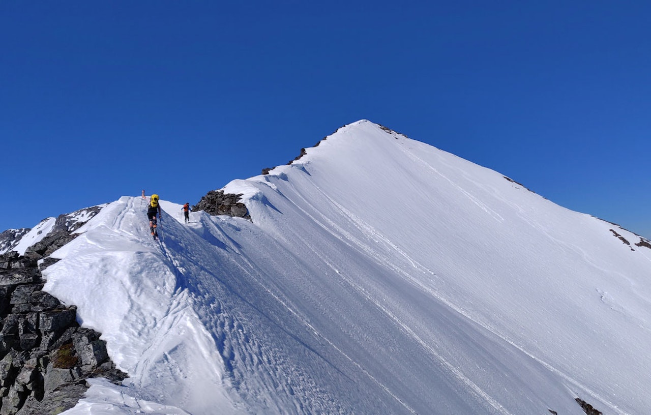 SUPERPÅSKE I SØR: Nydelig påskevær på Grøntinden i Romsdal. Foto: Truls Kippernes SUPERPÅSKE I SØR: Nydelig påskevær på Grøntinden i Romsdal. Foto: Truls Kippernes